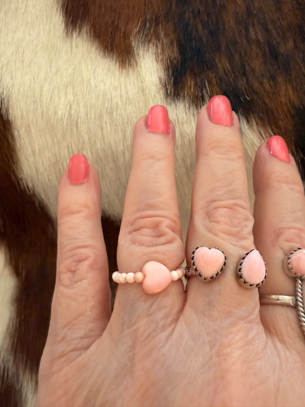❤️ Queen Pink Conch 8mm Heart Stretchy Adjustable Southwestern Ring 2.6mm Beads - Picture 5 of 7